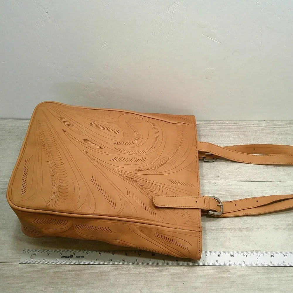 Quality Handcrafted Natural Labrado Minimalist Design Leather Tote - Picture 6 of 14